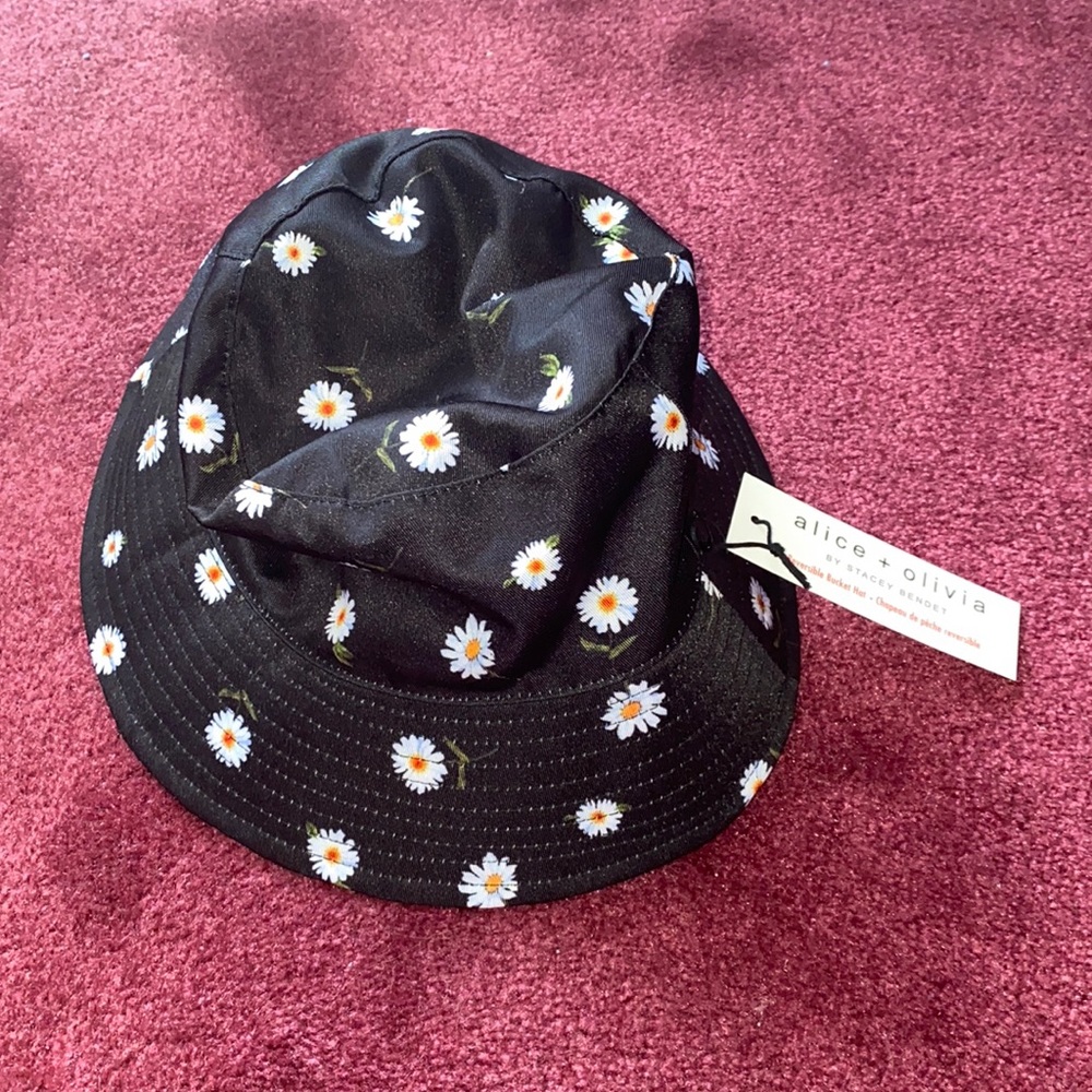 alice + olivia Daisy/White Bucket Hat